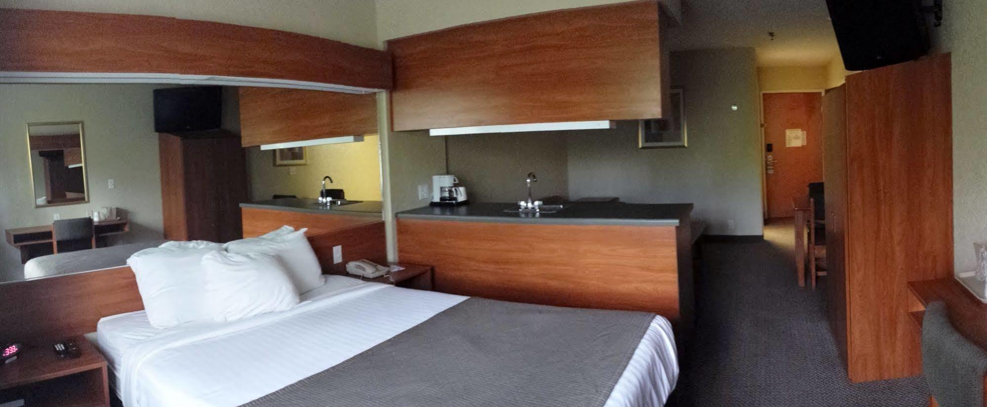 Microtel Inn & Suites Beckley East Екстериор снимка