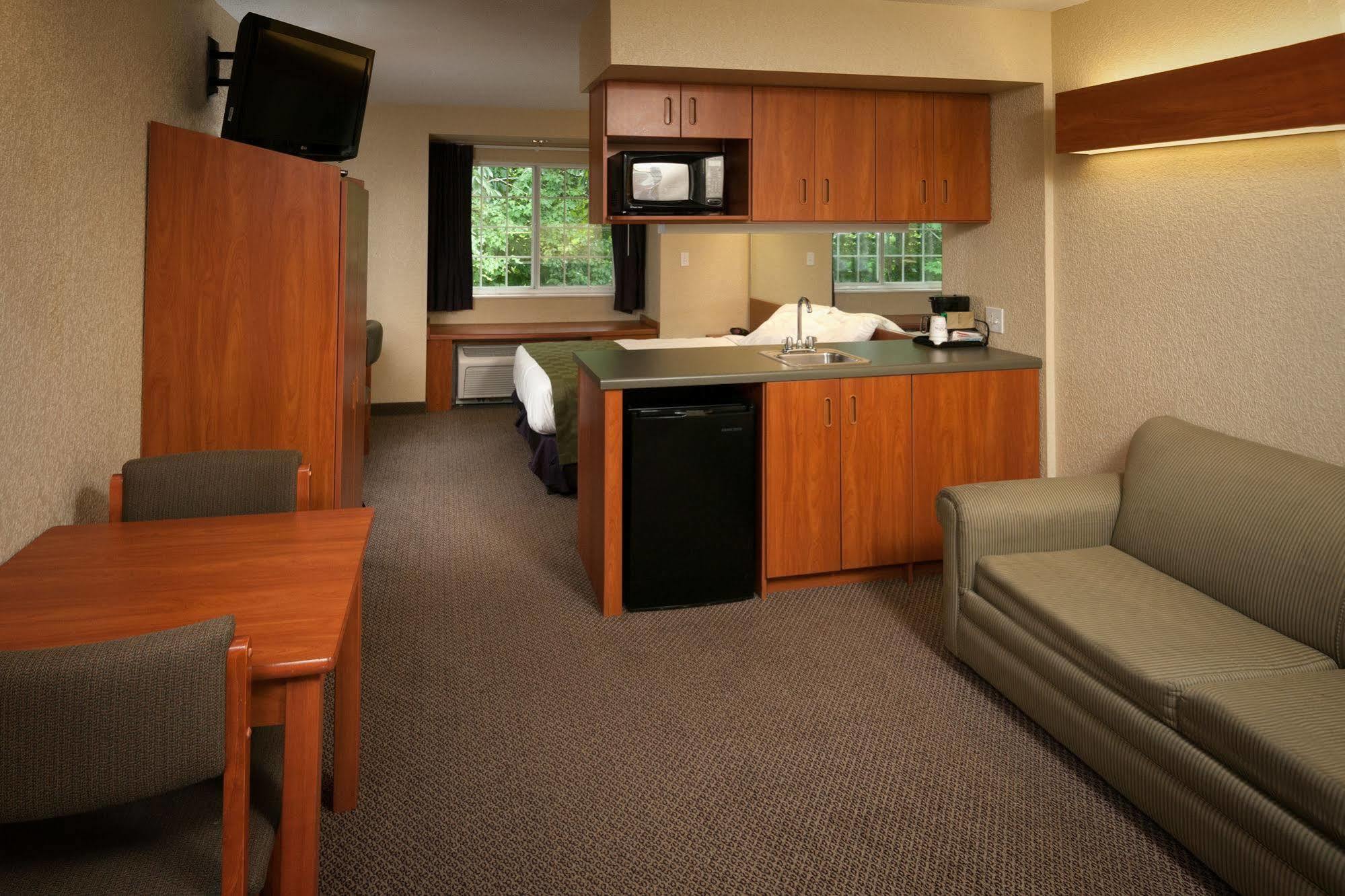 Microtel Inn & Suites Beckley East Екстериор снимка
